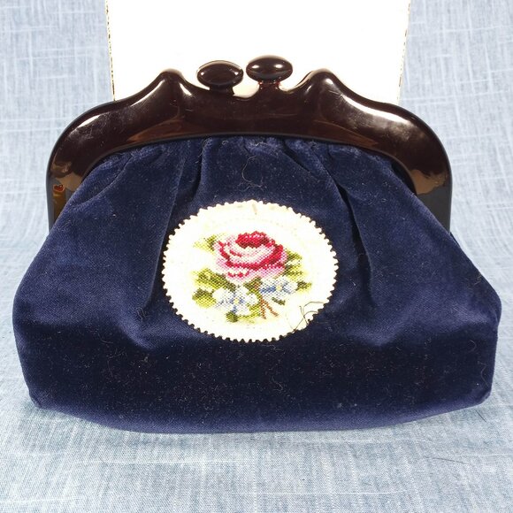 1950's Vintage Navy Blue Velvet Clutch with Embroidered Red Rose - Michiko Kuge - Picture 1 of 6